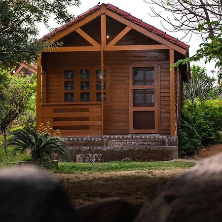 Leo Wodden Resort Hampi Exterior photo