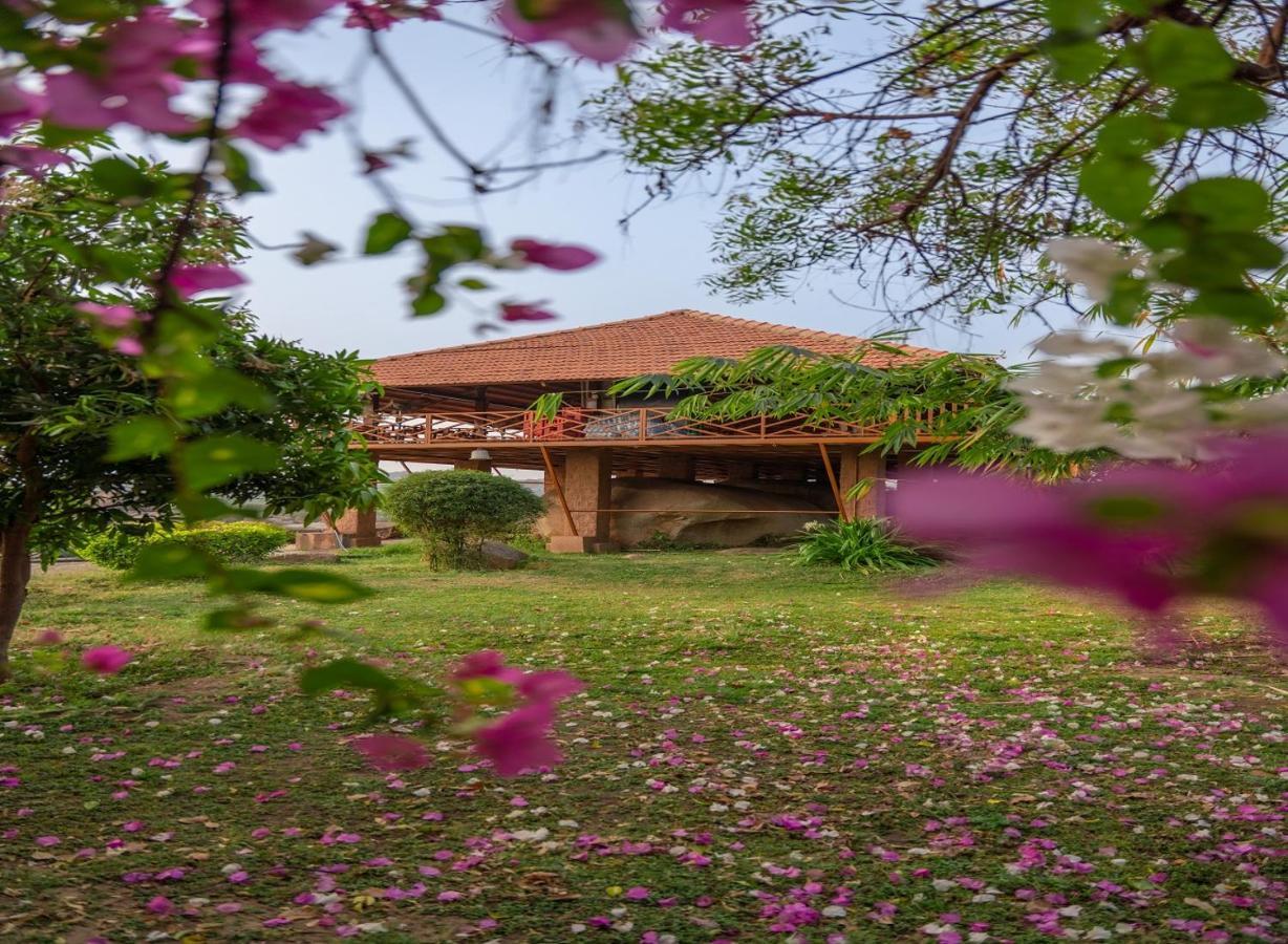 Leo Wodden Resort Hampi Exterior photo